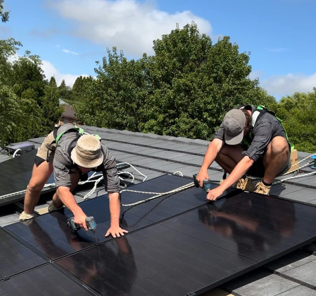 2 Lenergy team members installing solar at home in Bowral